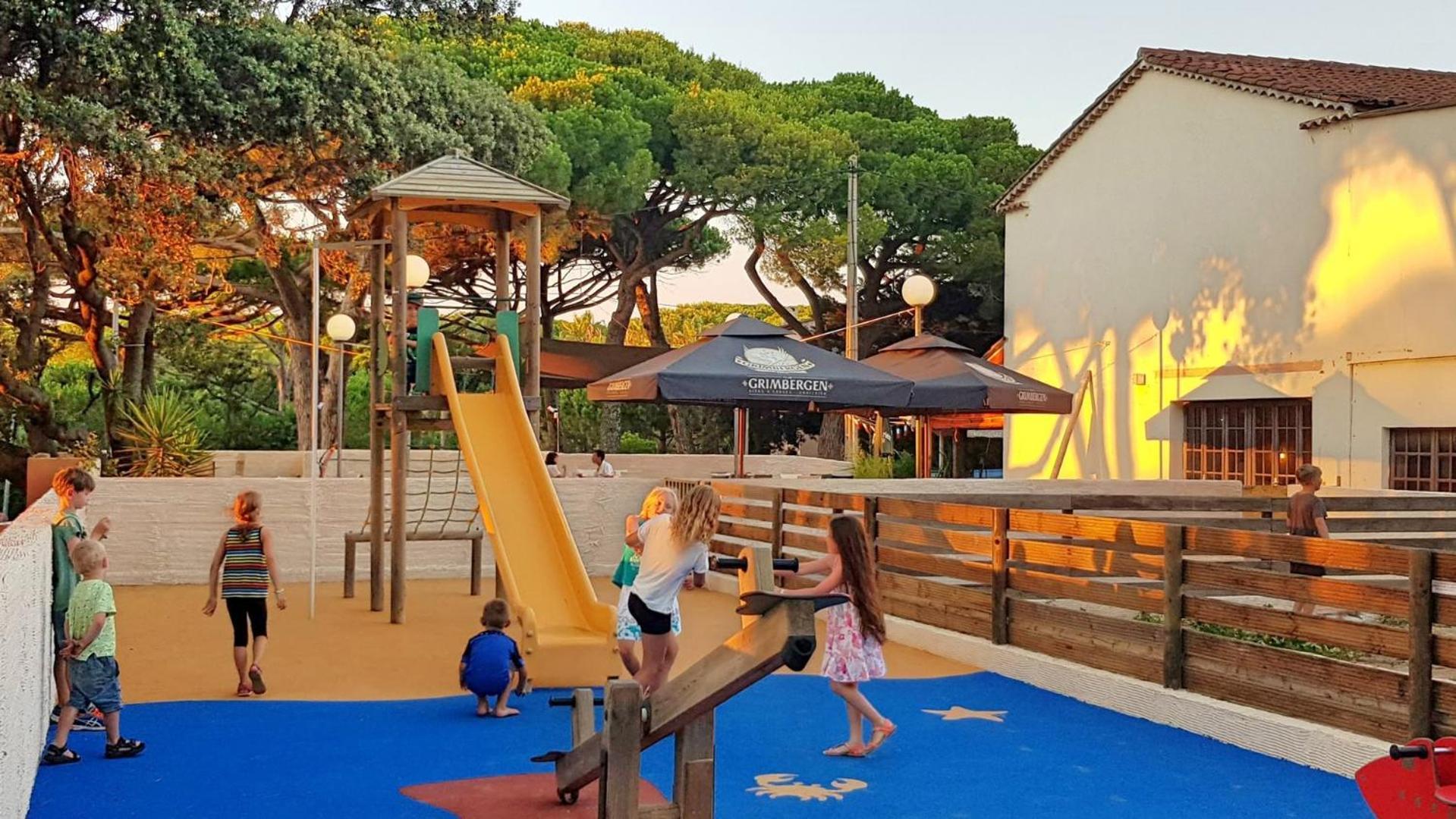 Camping Le Mediterranee อิแยร์ ภายนอก รูปภาพ