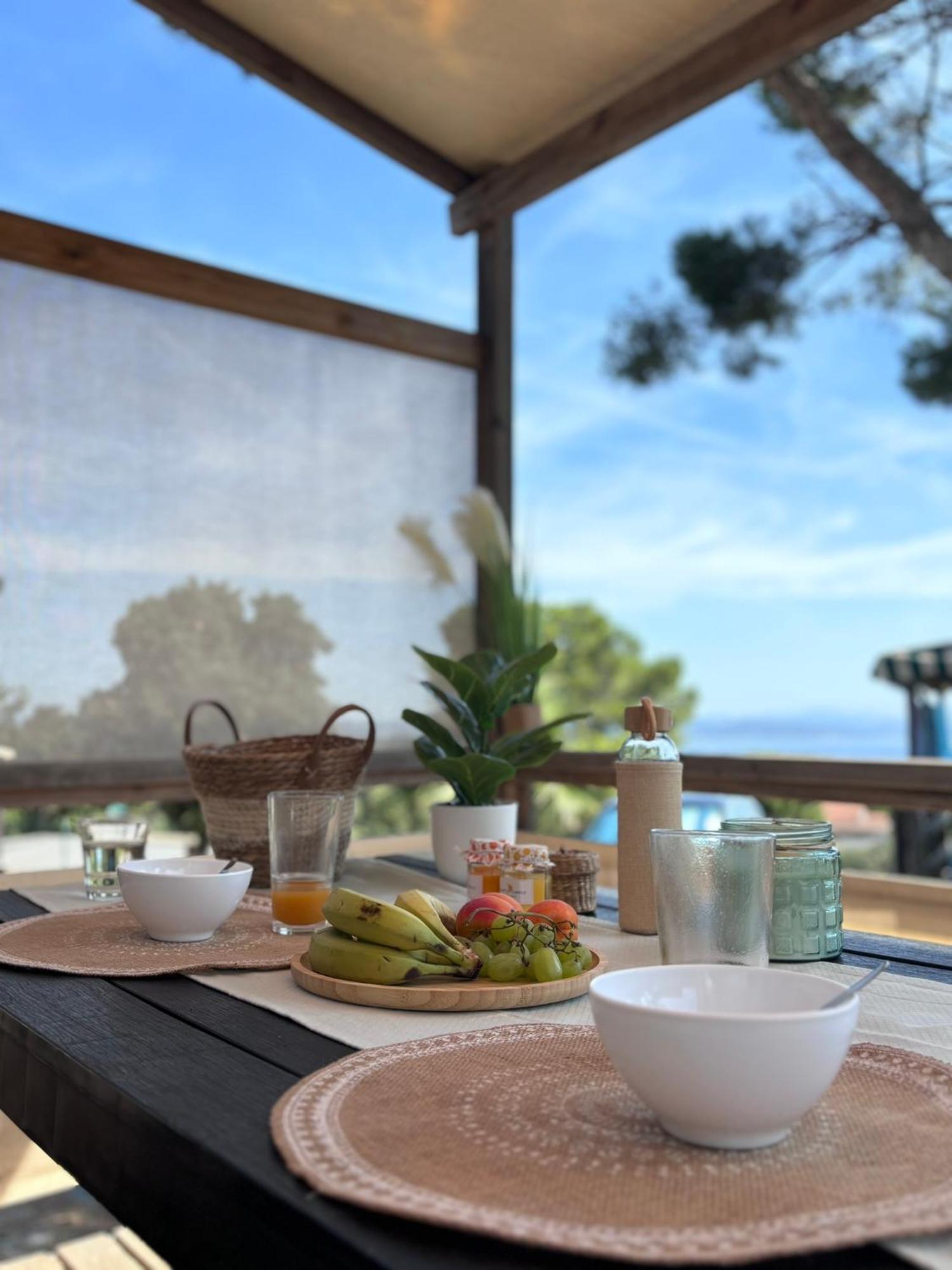 Camping Le Mediterranee อิแยร์ ภายนอก รูปภาพ