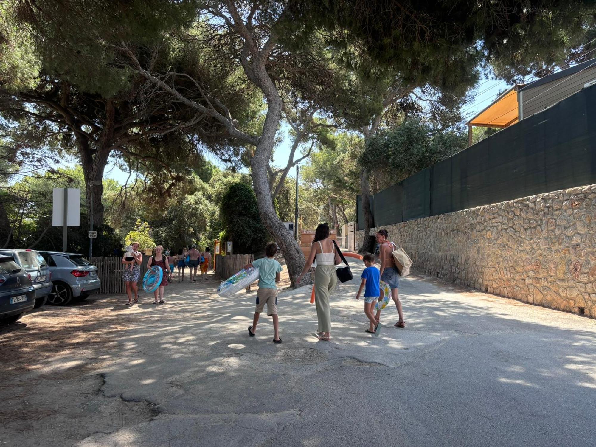 Camping Le Mediterranee อิแยร์ ภายนอก รูปภาพ