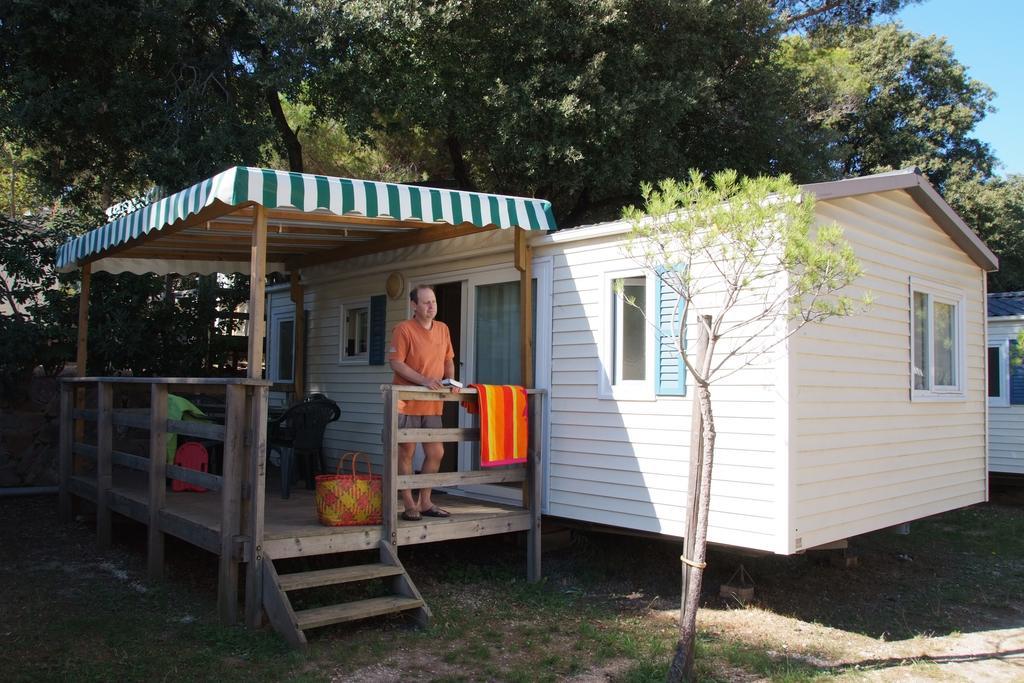 Camping Le Mediterranee อิแยร์ ภายนอก รูปภาพ