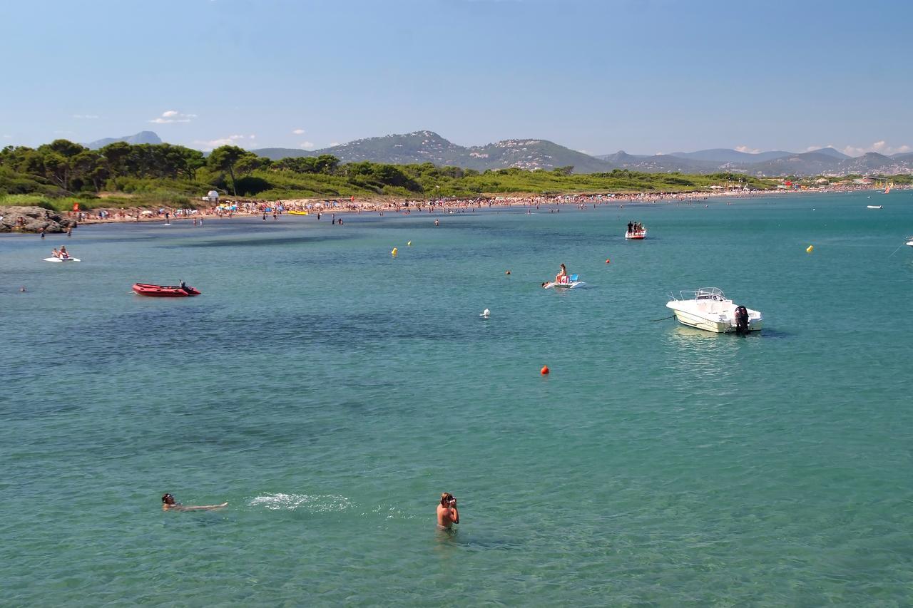Camping Le Mediterranee อิแยร์ ภายนอก รูปภาพ
