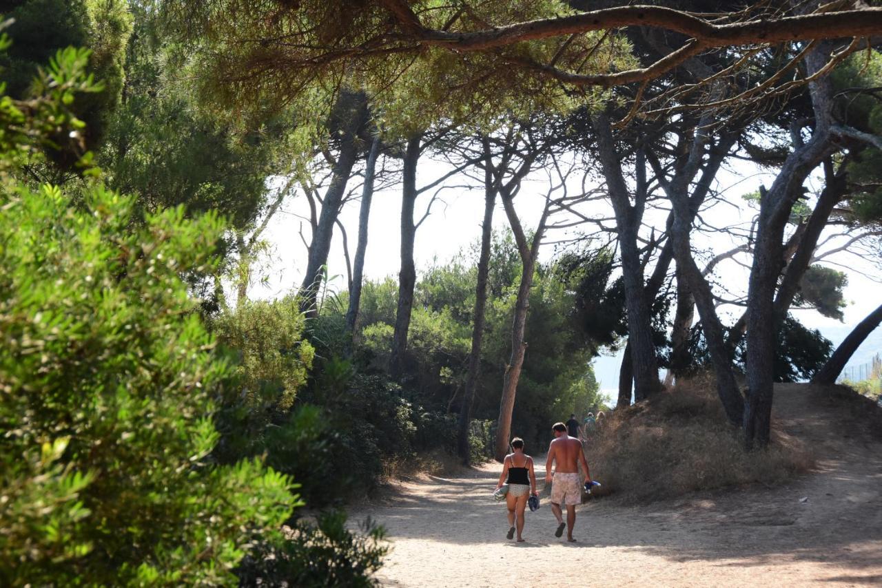 Camping Le Mediterranee อิแยร์ ภายนอก รูปภาพ